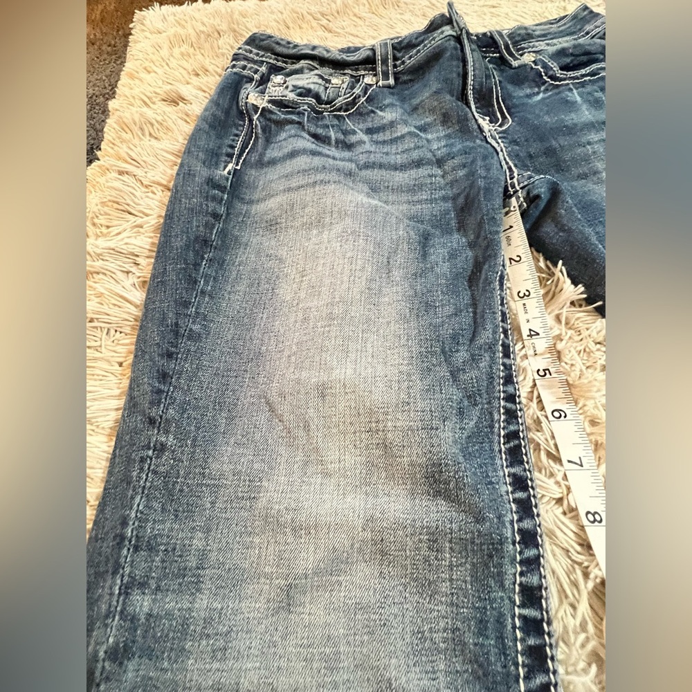 Miss Me Distressed ZigZag Waves Capris - Picture 8 of 14